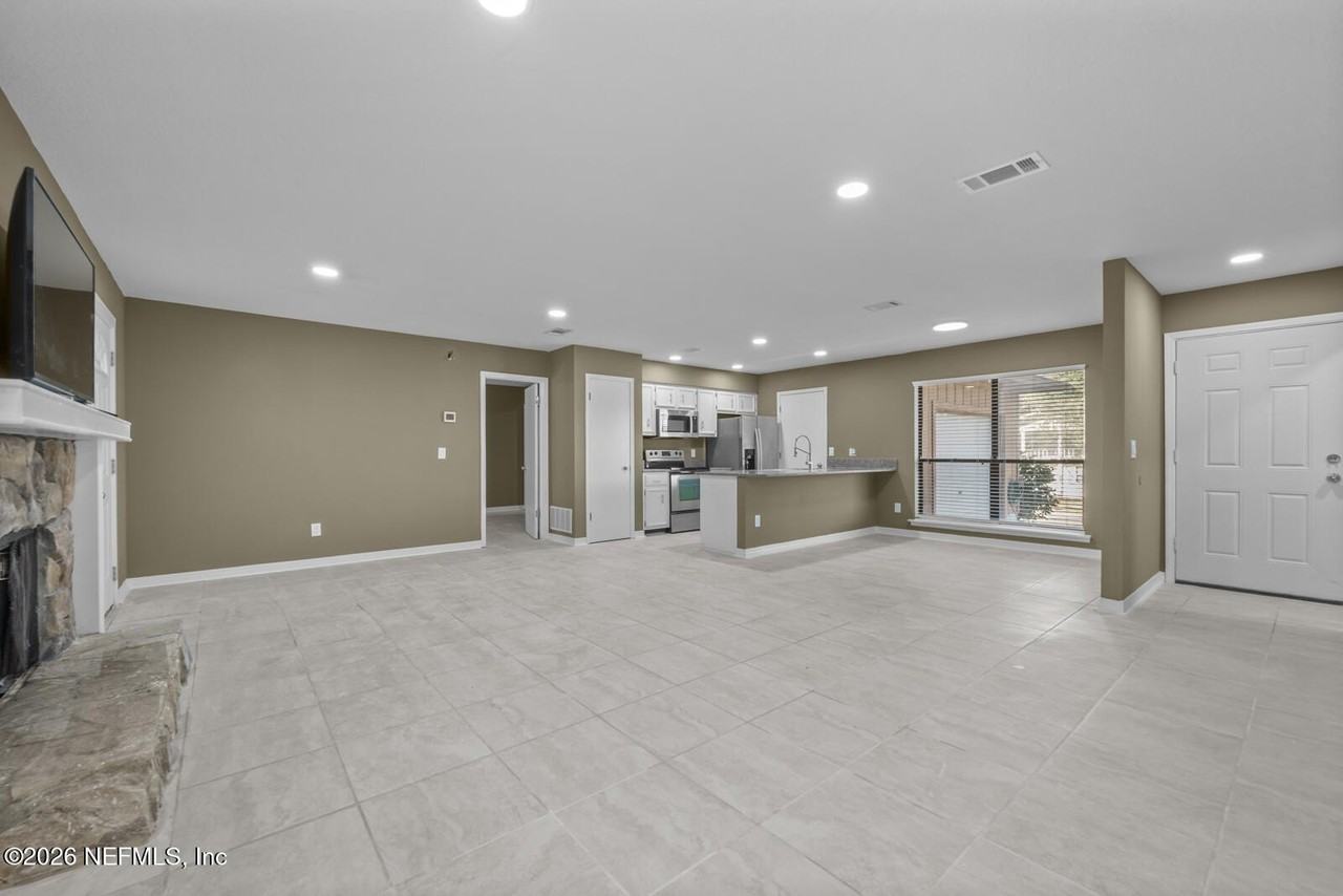 7528 Jasper Ave - Photo 3 of 13