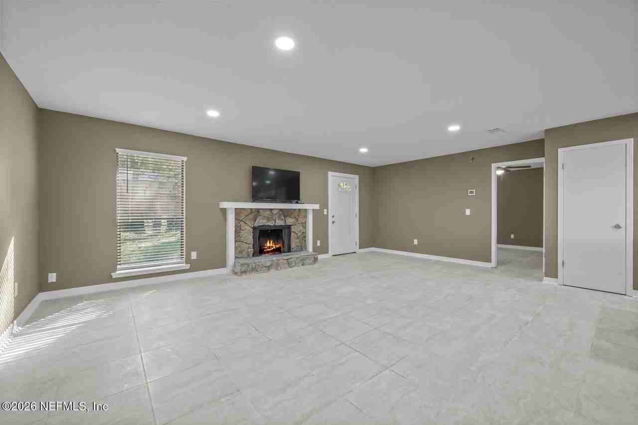 7528 Jasper Ave - Photo 5 of 13
