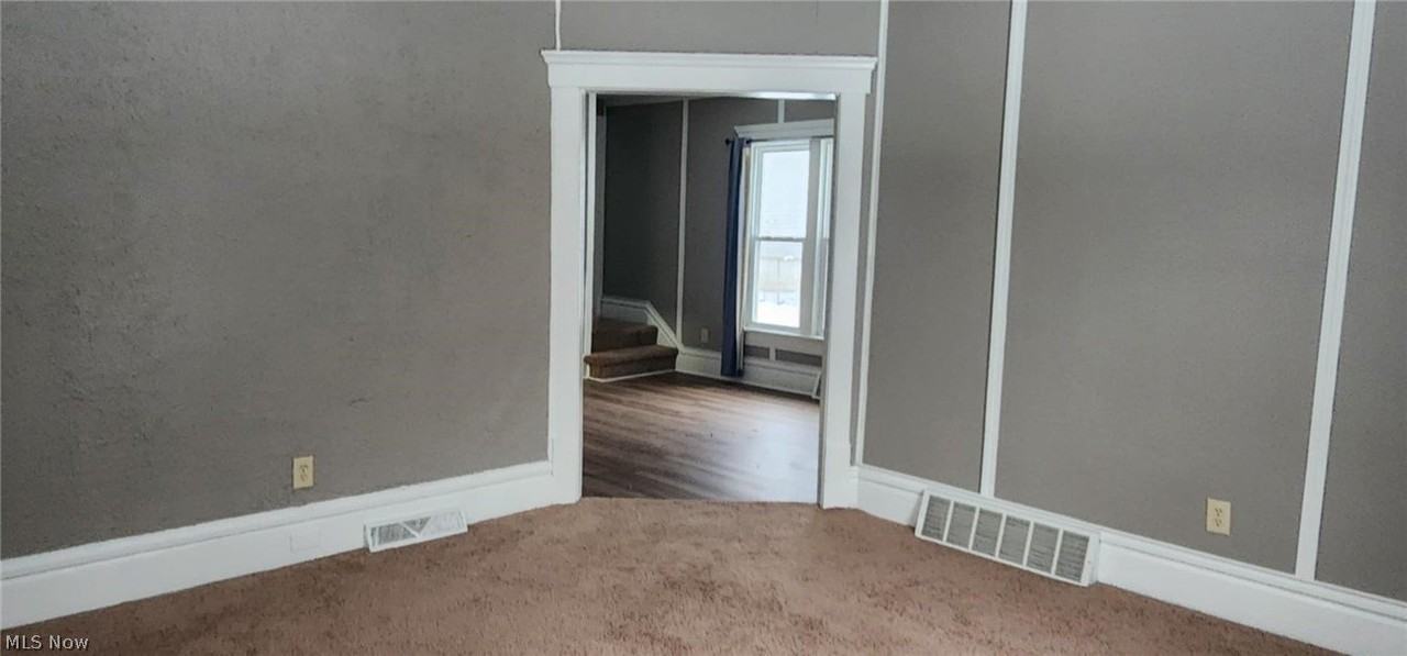 244 Arch St - Photo 4 of 13