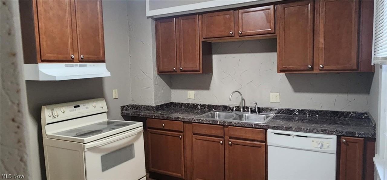 244 Arch St - Photo 5 of 13