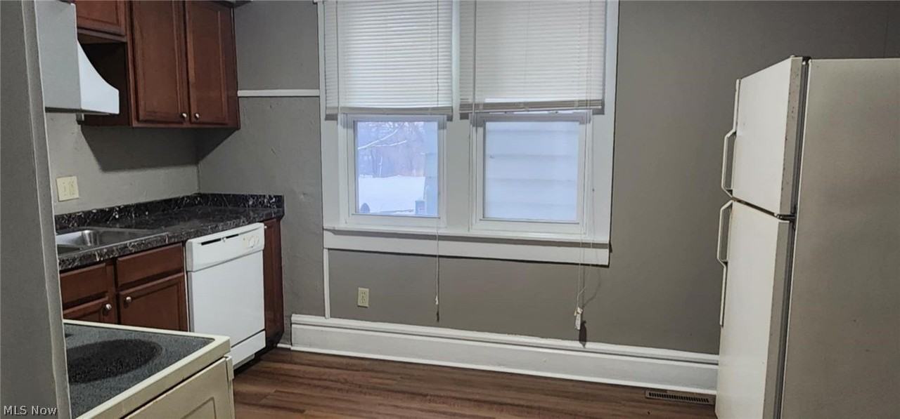 244 Arch St - Photo 6 of 13