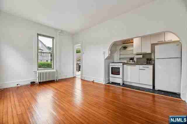 90 Midland Ave #4 - Photo 5 of 37