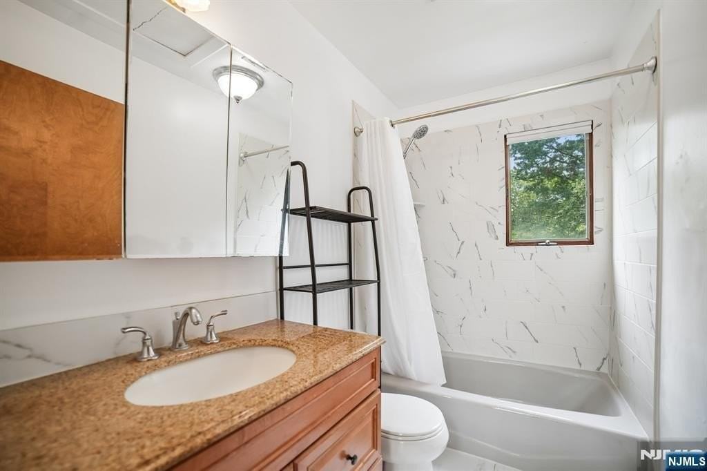 1221 15th St - Photo 5 of 10