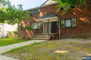 featured image of 206 1st St #2L