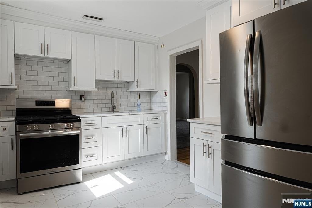 206 1st St #2L - Photo 4 of 9