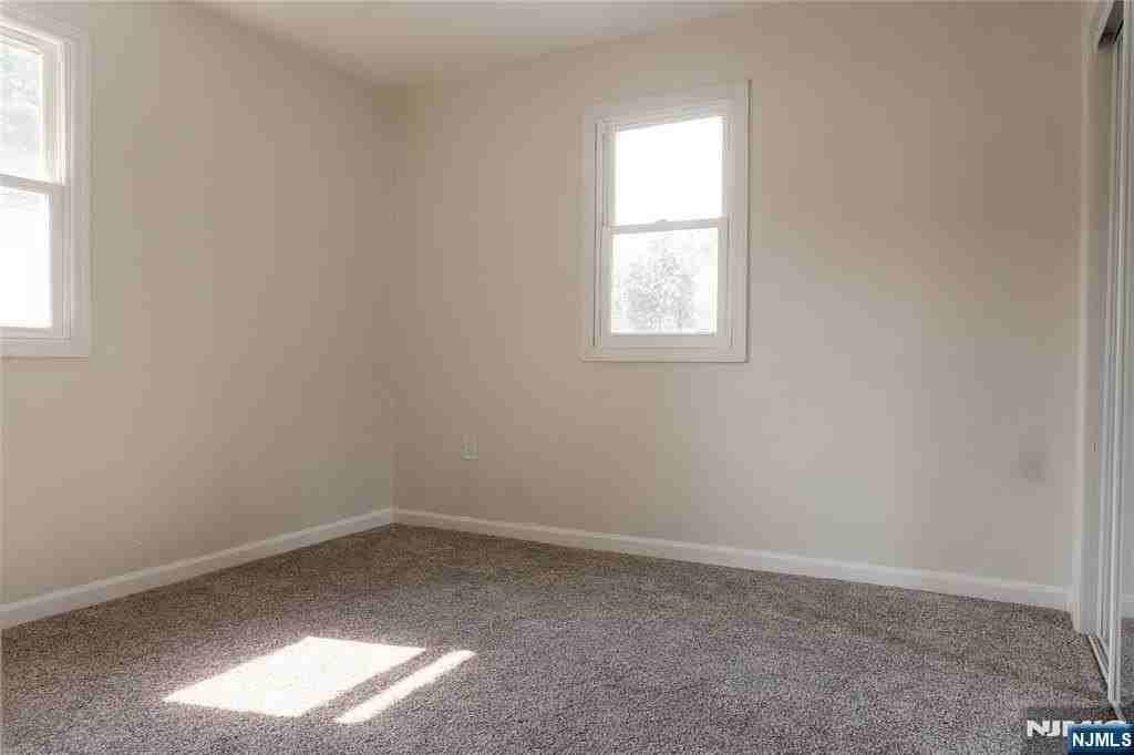 206 1st St #2L - Photo 6 of 9