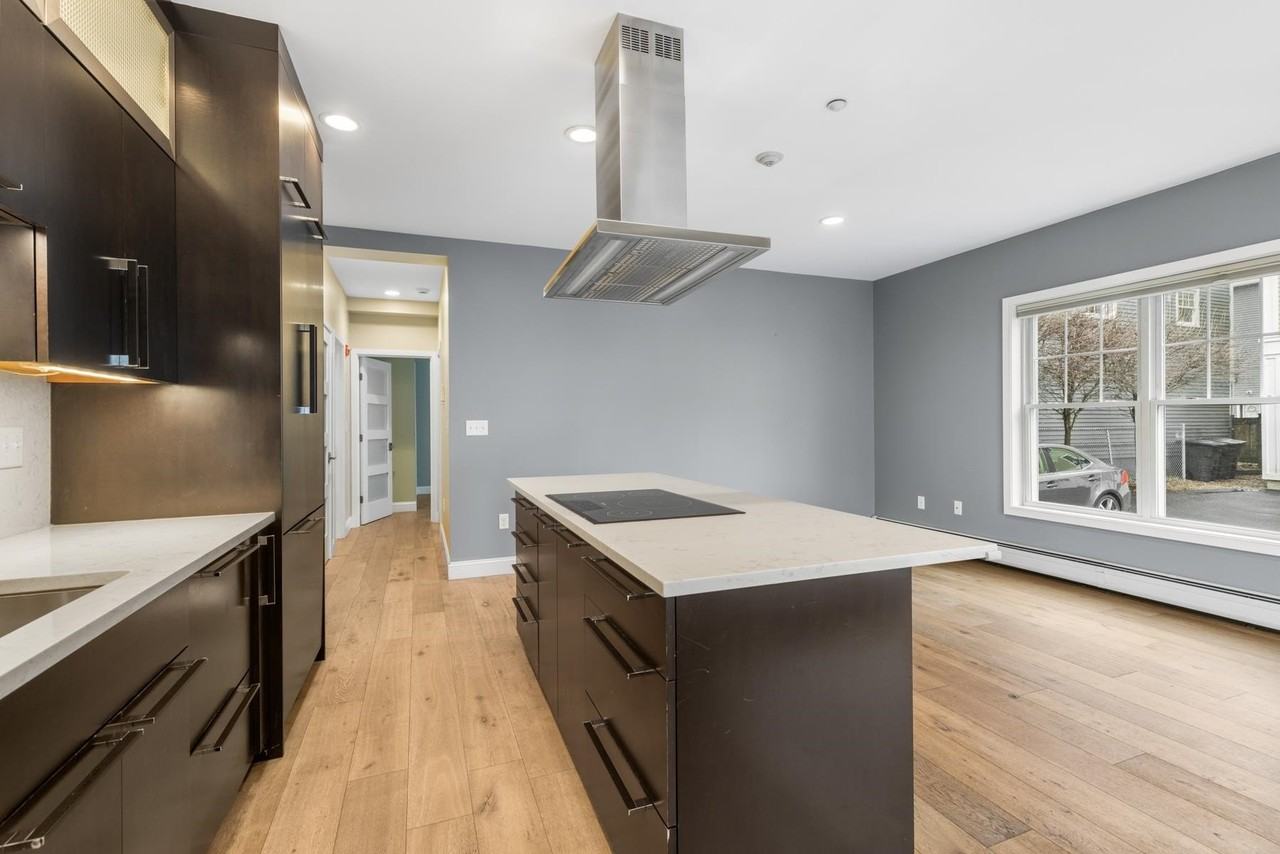 43 Cornwall St #B - Photo 4 of 28