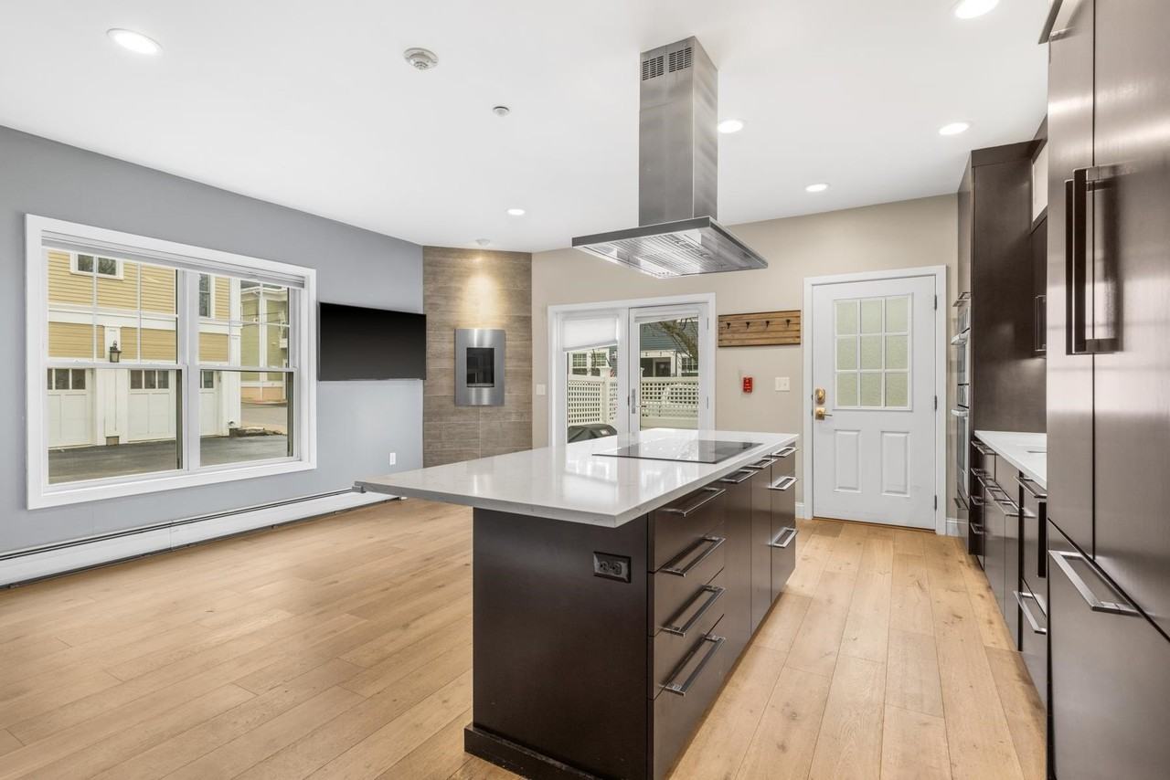 43 Cornwall St #B - Photo 7 of 28