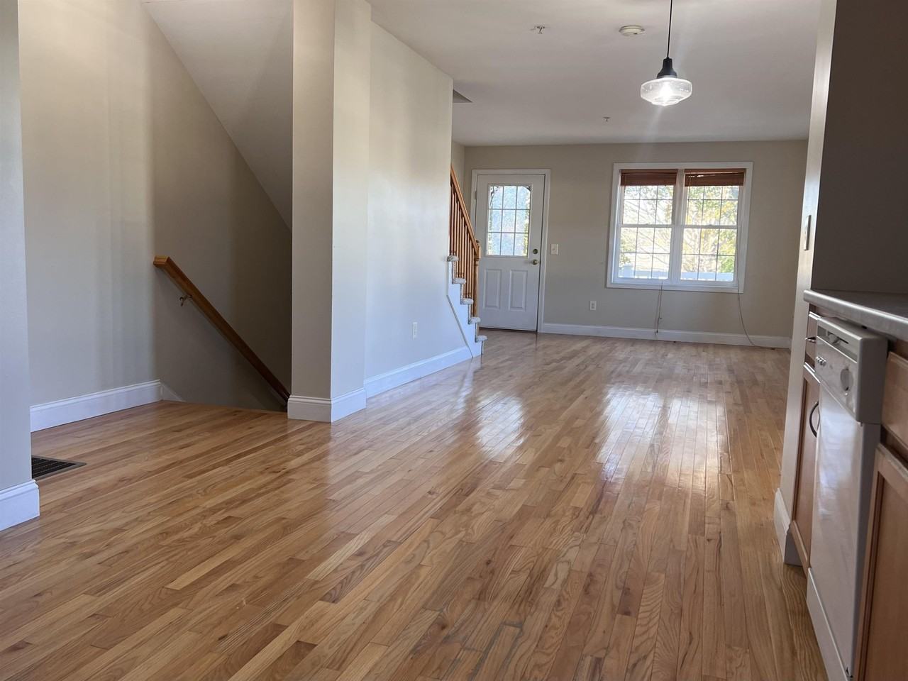 20 Portsmouth Ave #D - Photo 4 of 21