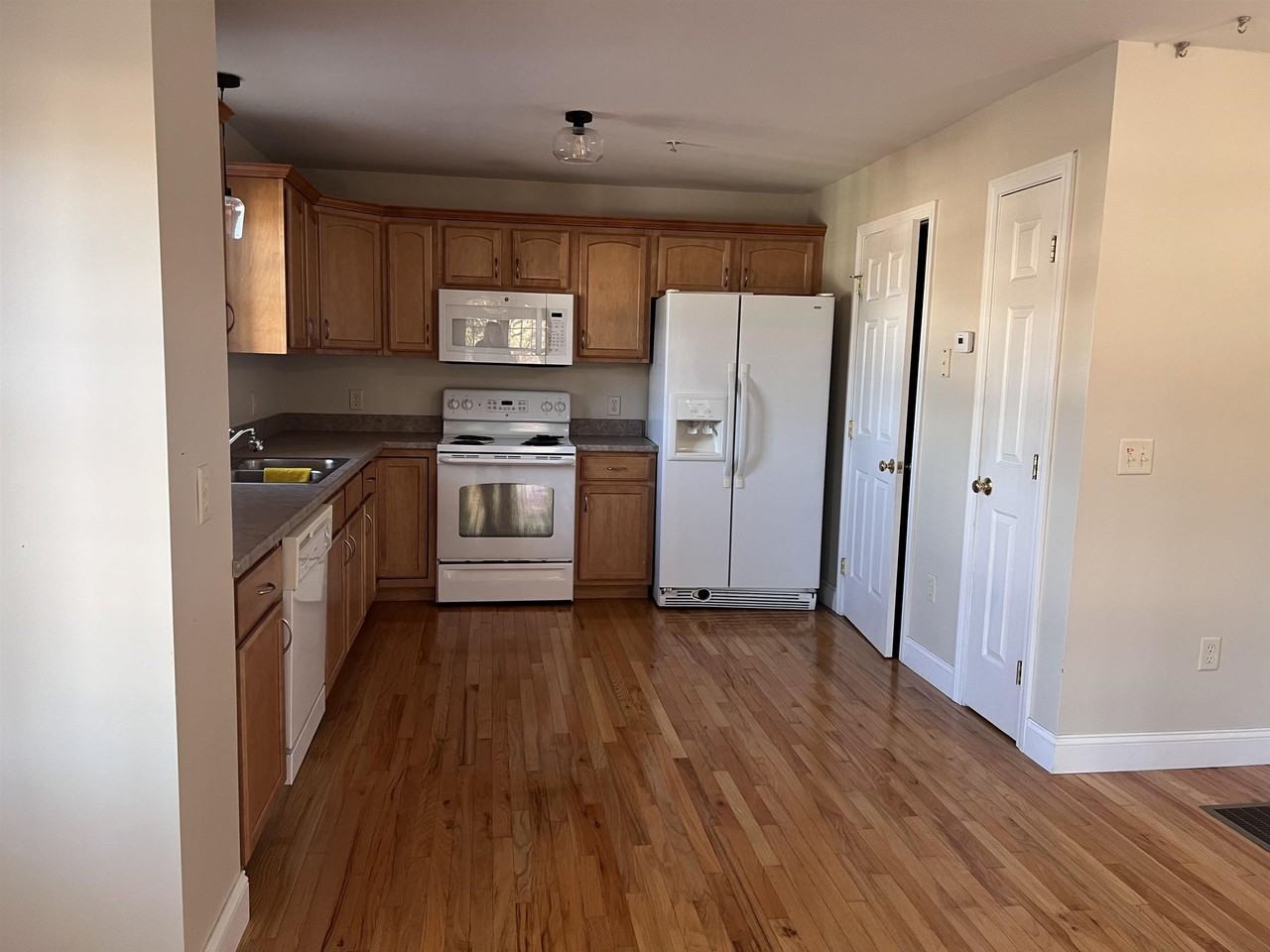 20 Portsmouth Ave #D - Photo 6 of 21