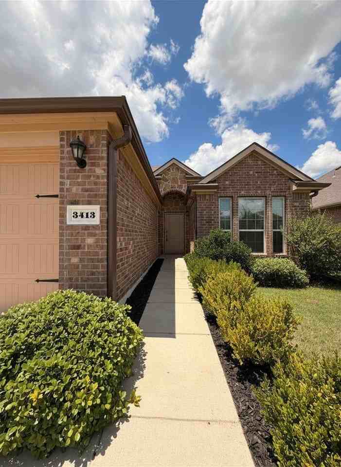 3413 Sabine Dr - Photo 2 of 40
