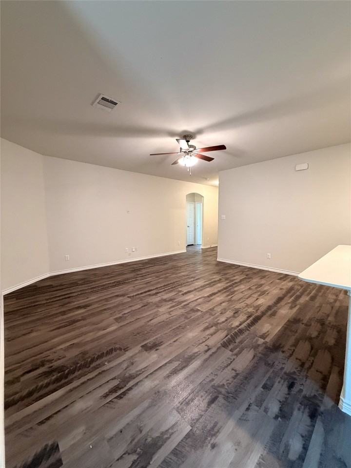 3413 Sabine Dr - Photo 5 of 40