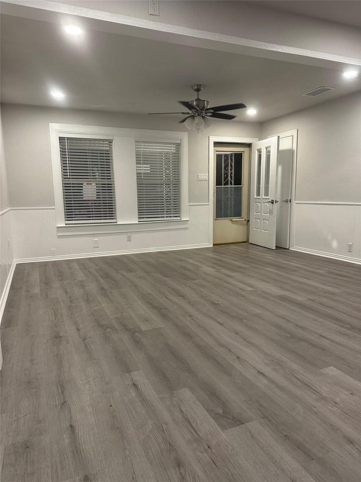 932 Moss St - Photo 2 of 16