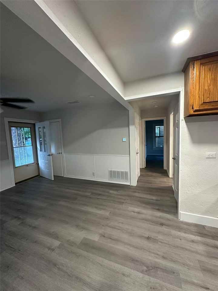 932 Moss St - Photo 3 of 16