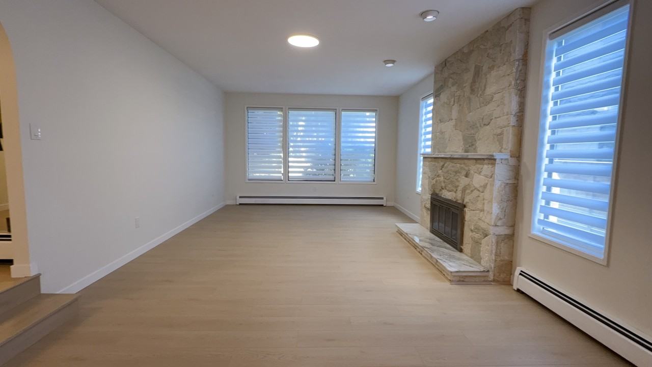 8711 Cullen Crescent - Photo 4 of 17