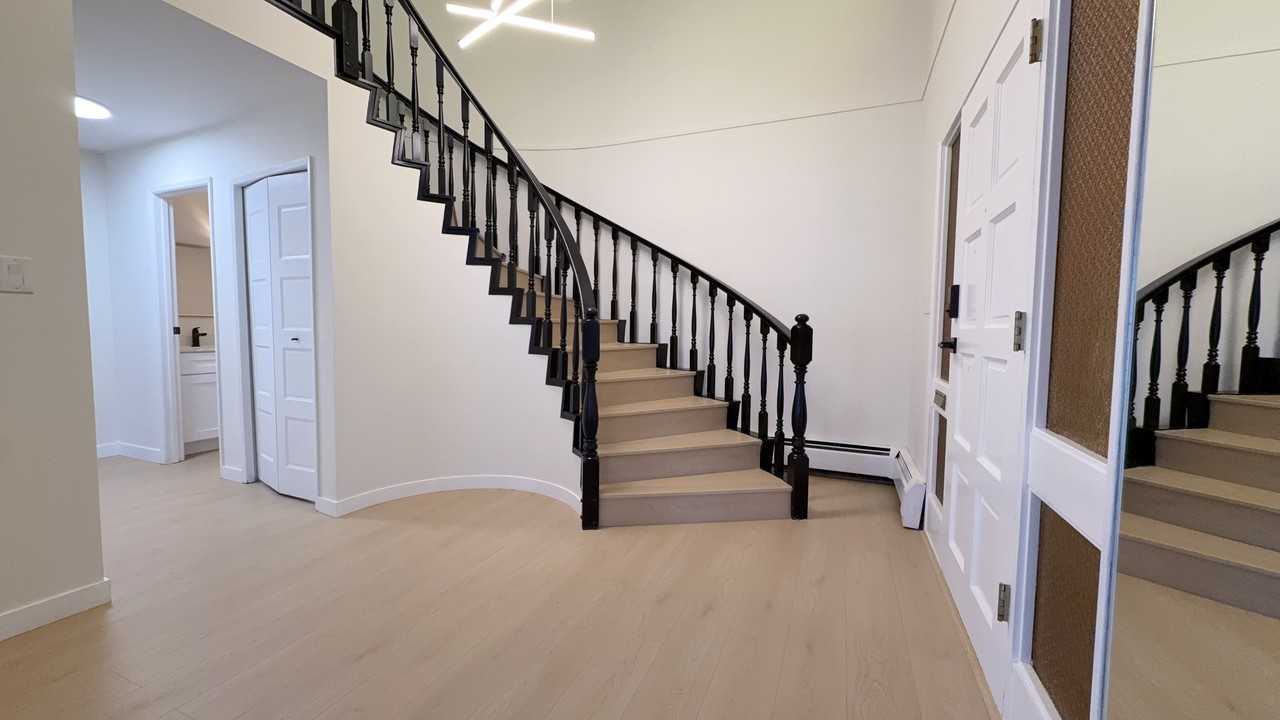 8711 Cullen Crescent - Photo 6 of 17