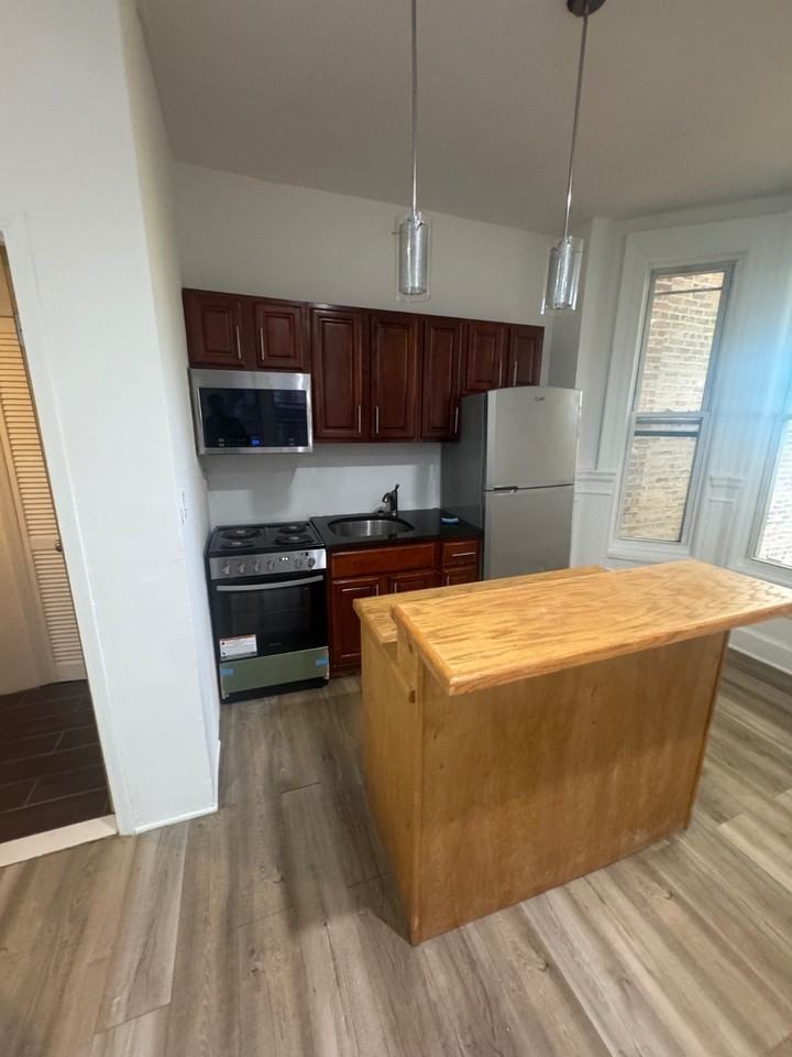 738 Kelly St #2 - Photo 2 of 9