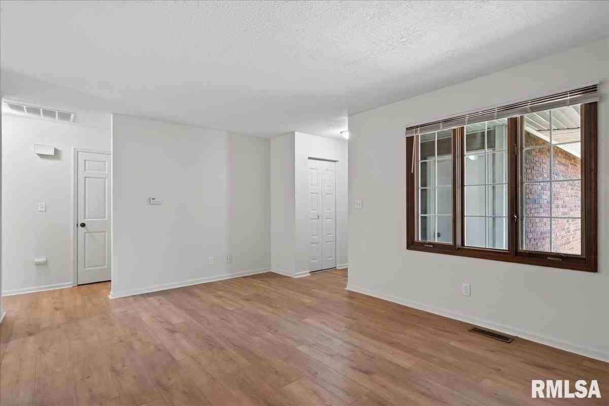 8 Sundowner Ln #8 - Photo 5 of 23