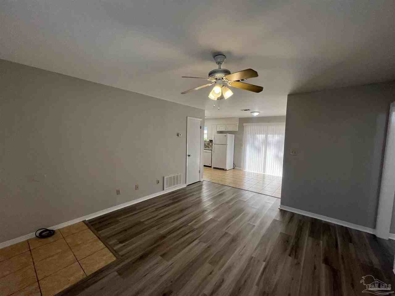 842 Amberway Dr - Photo 2 of 24