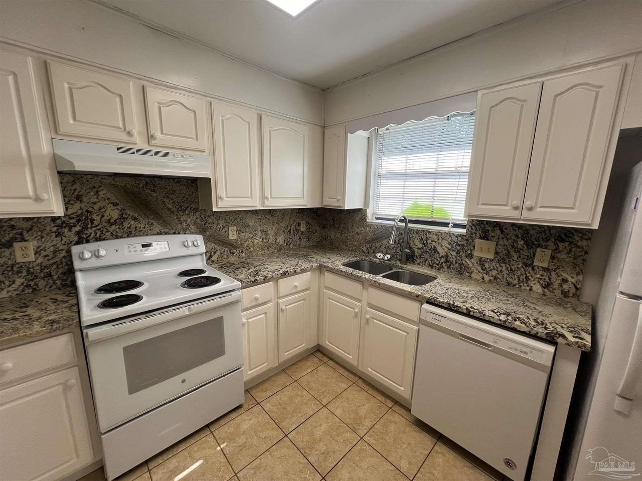 842 Amberway Dr - Photo 6 of 24