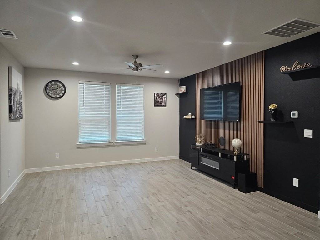 1914 Bear Dr - Photo 5 of 18