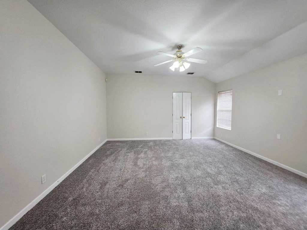 5208 Lavaca Ave - Photo 6 of 11