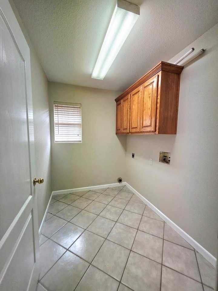5208 Lavaca Ave - Photo 7 of 11