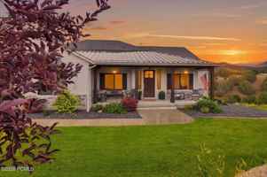 featured image of 535 Trailridge Dr