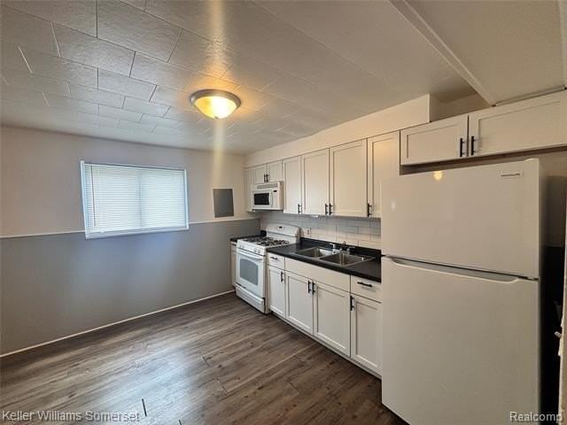 32057 Cheboygan Ct - Photo 3 of 15