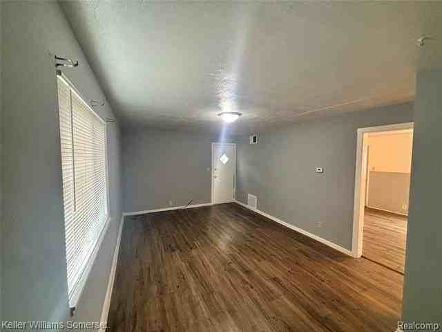32057 Cheboygan Ct - Photo 7 of 15