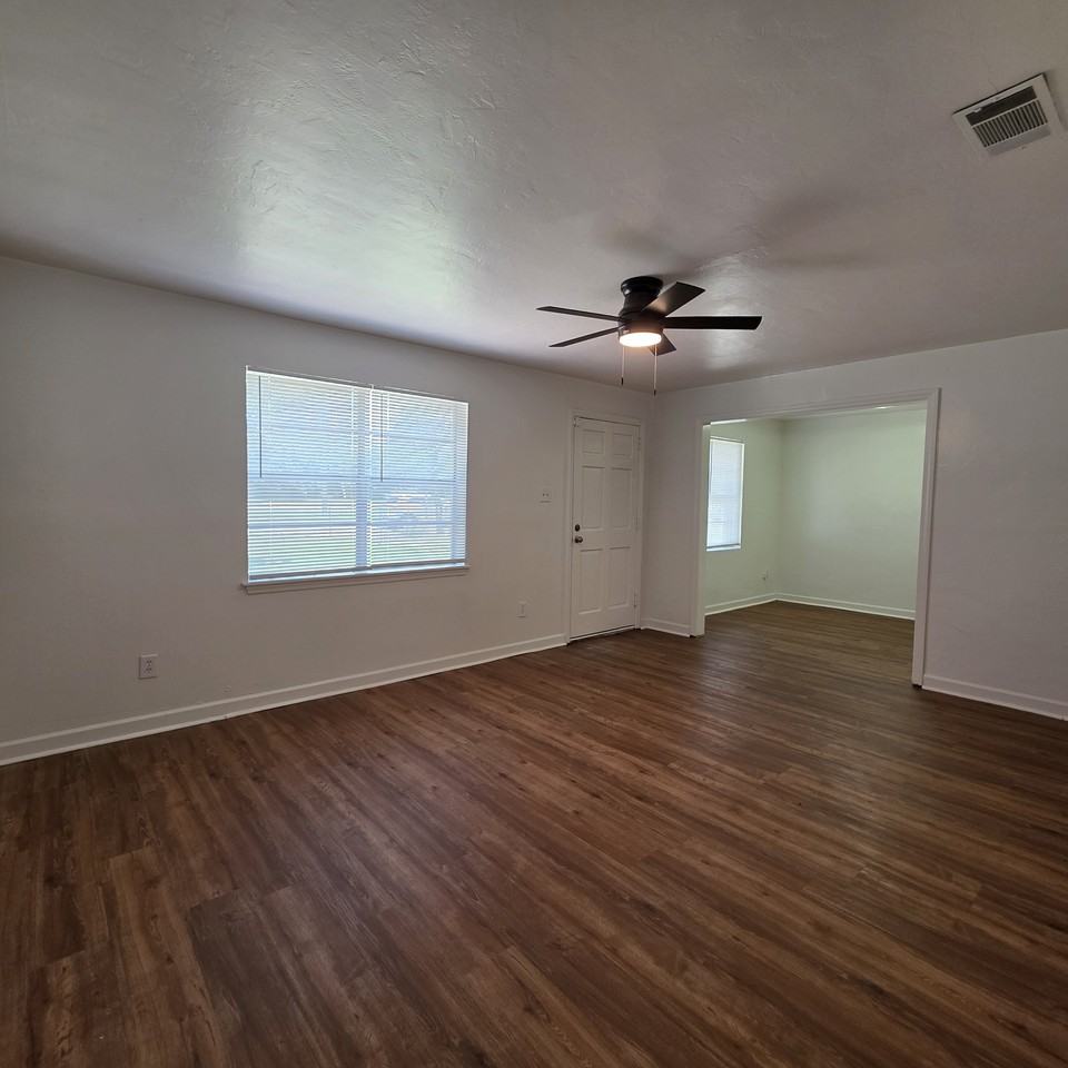 2508 Belmont Dr #1 - Photo 2 of 14