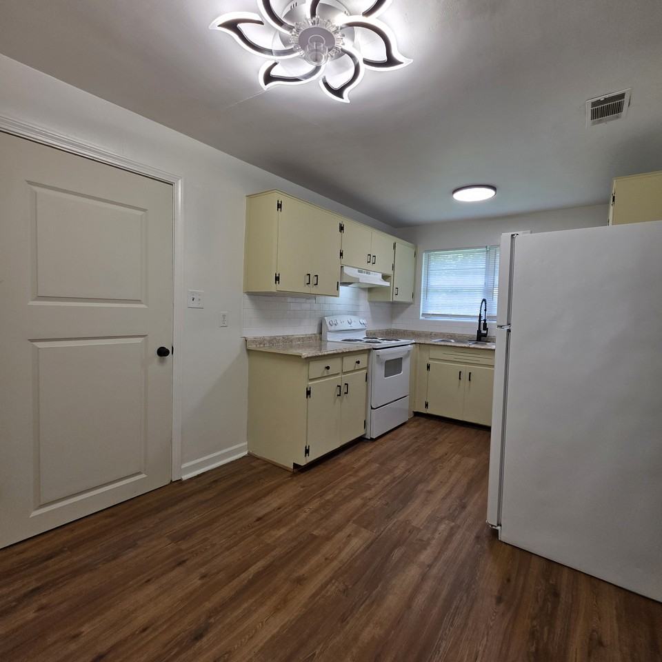 2508 Belmont Dr #1 - Photo 4 of 14