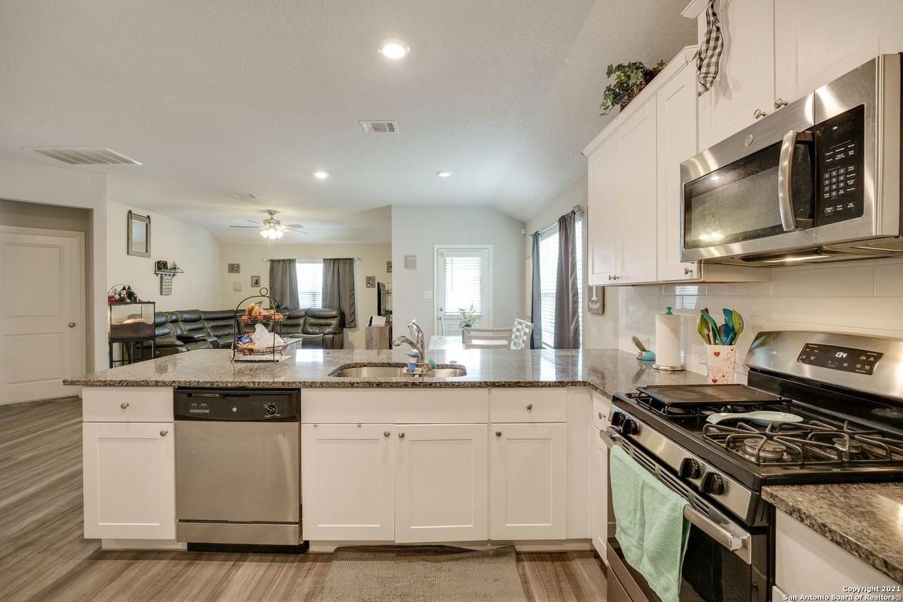 14815 Berkshire Way - Photo 7 of 25