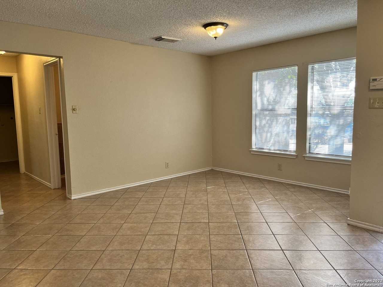 7807 Ruby Mdw - Photo 6 of 21