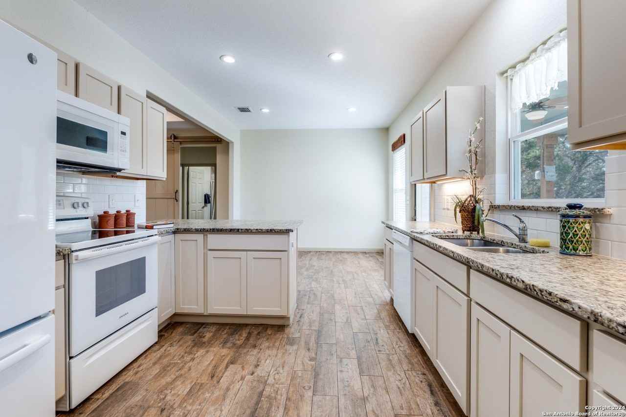 2336 Hornsby - Photo 5 of 12