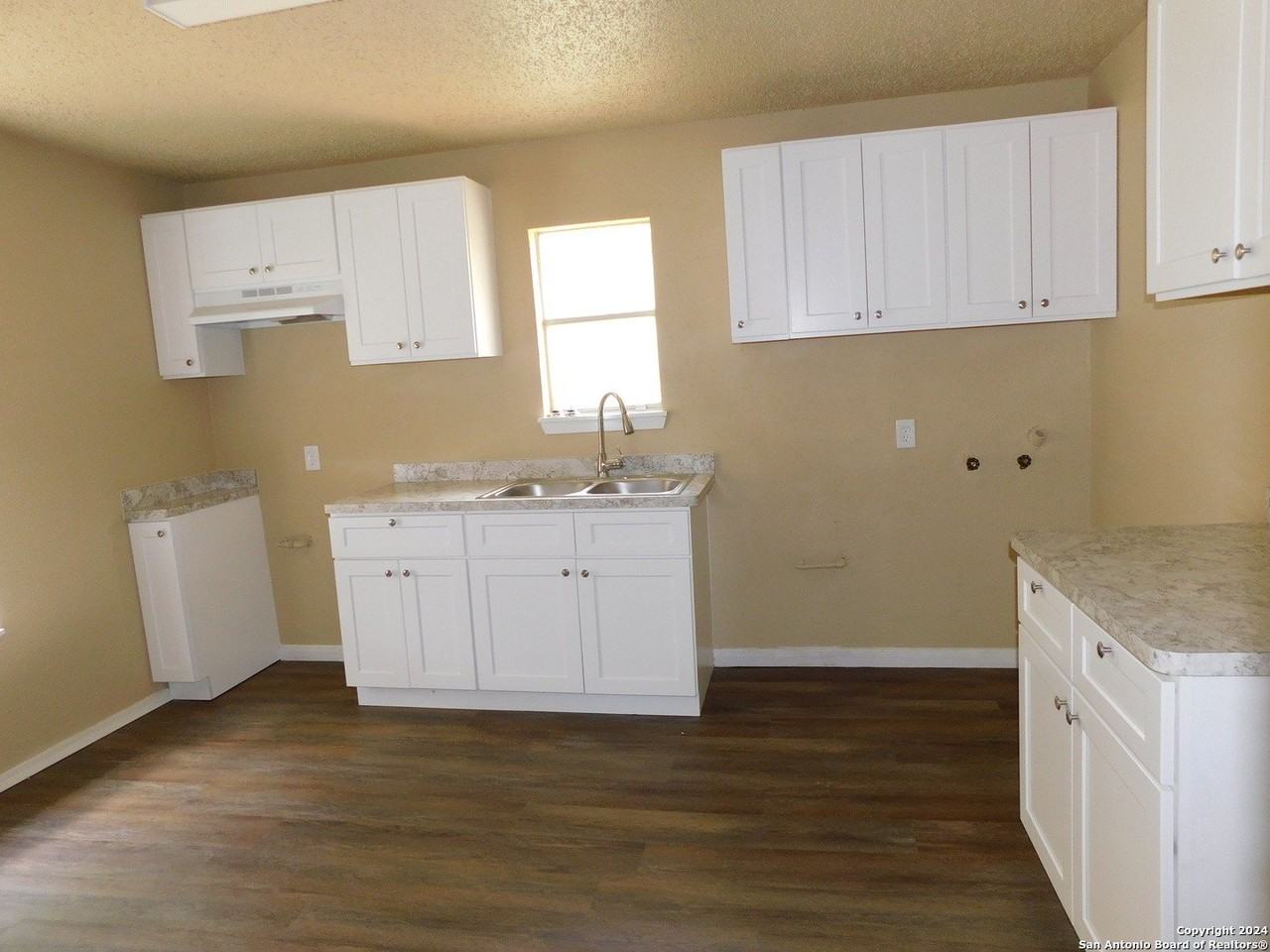 9017 Garnett Ave - Photo 5 of 12