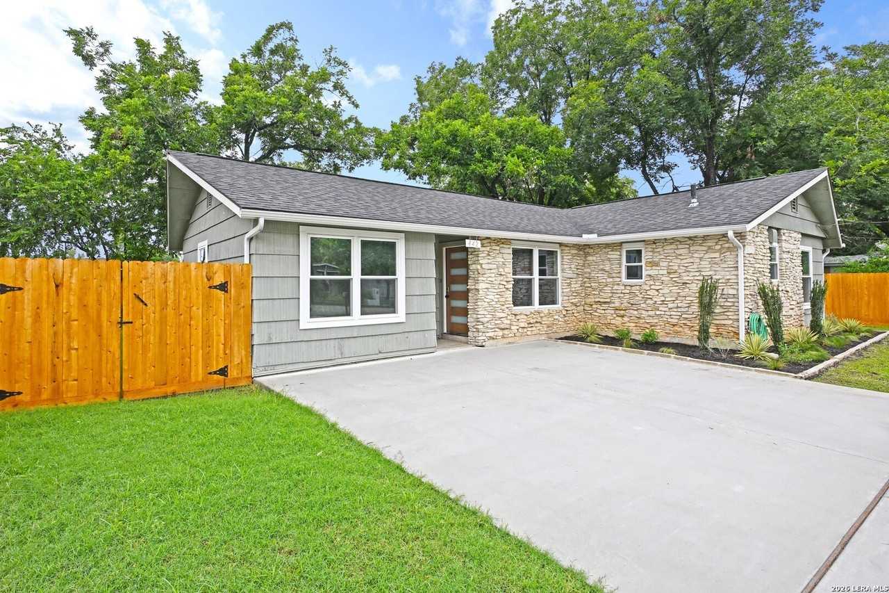 442 Rothe Loop - Photo 3 of 40