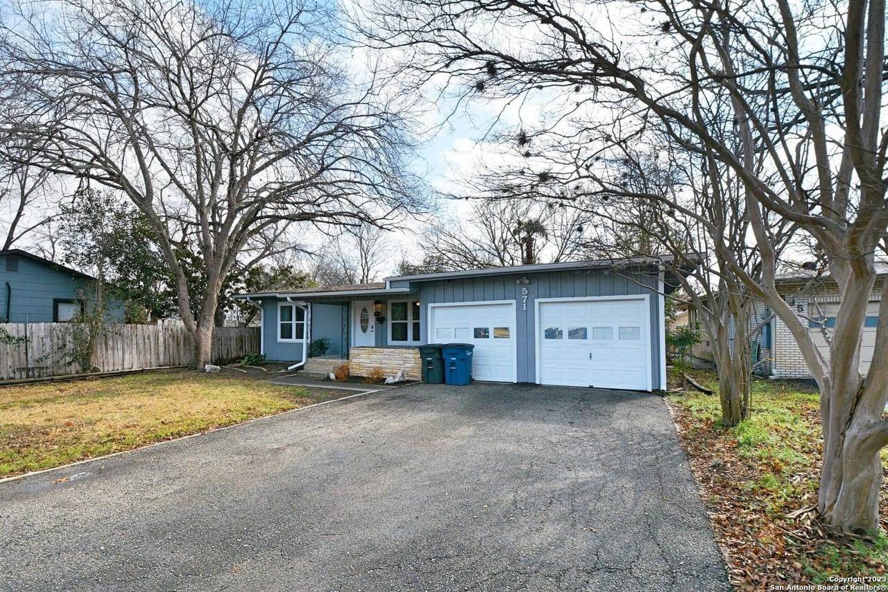 571 W Merriweather St - Photo 2 of 39
