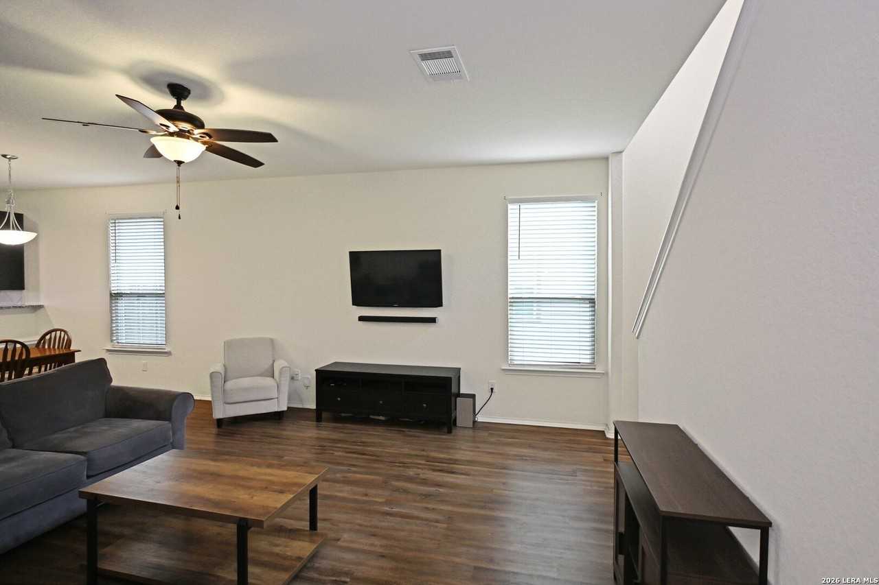 138 Buttercup Bnd - Photo 4 of 32