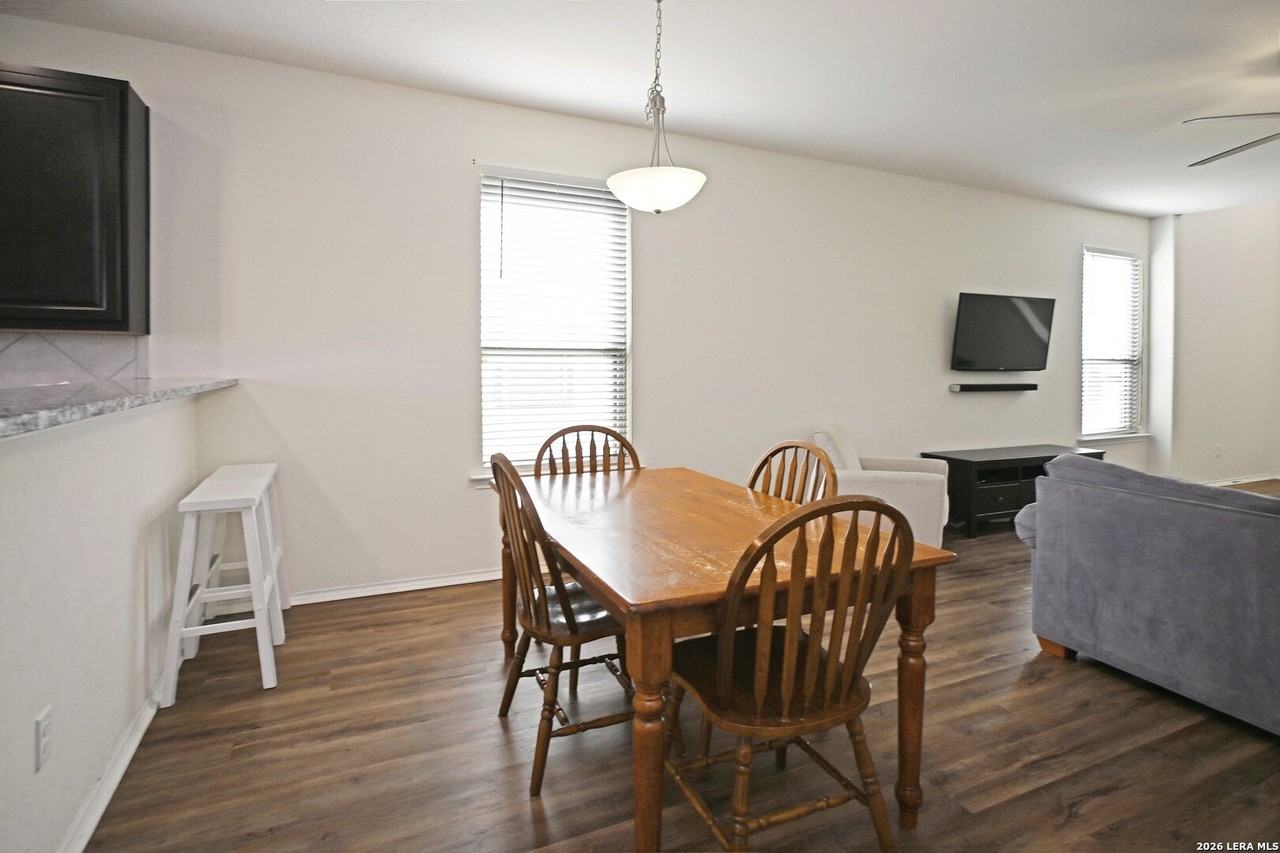 138 Buttercup Bnd - Photo 5 of 32