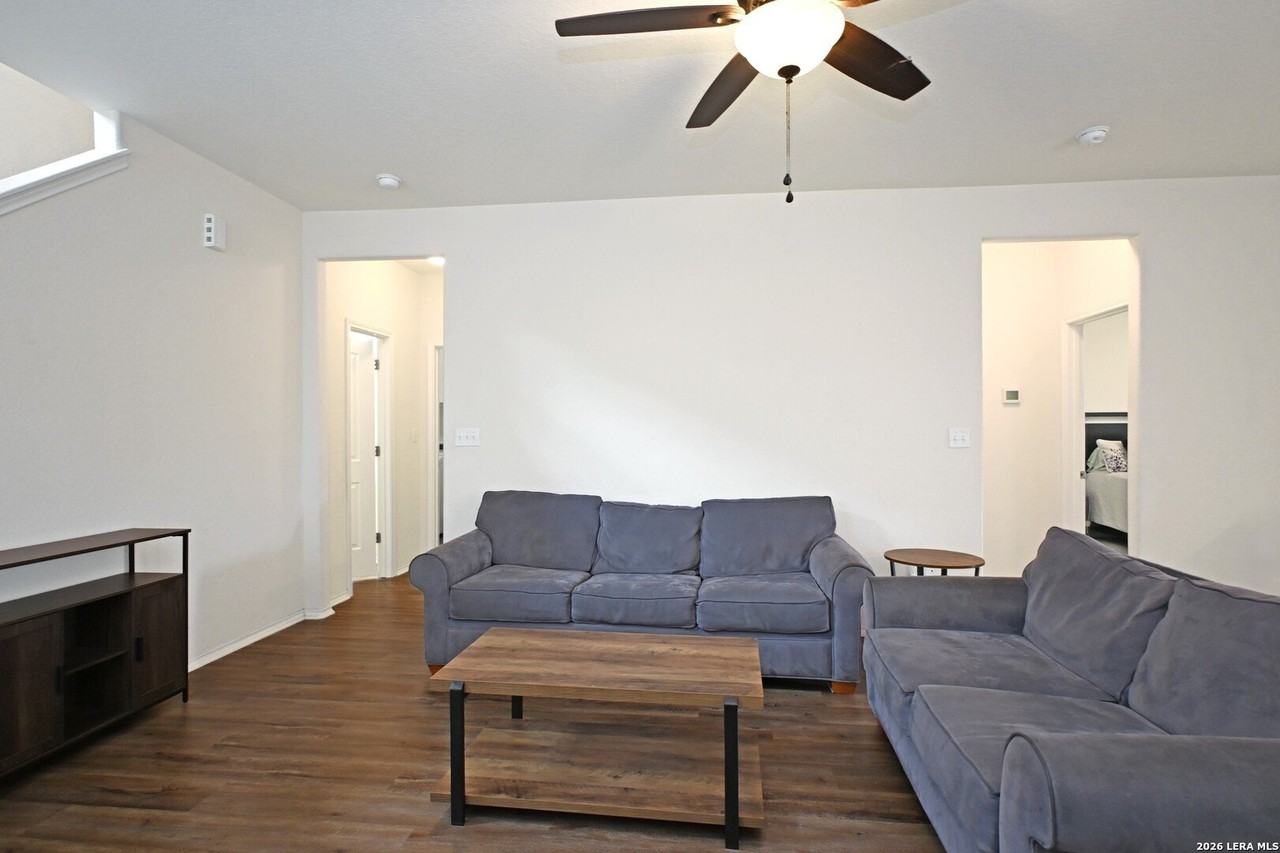 138 Buttercup Bnd - Photo 6 of 32