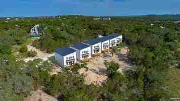 featured image of 2004 Cedar Hill Dr #1