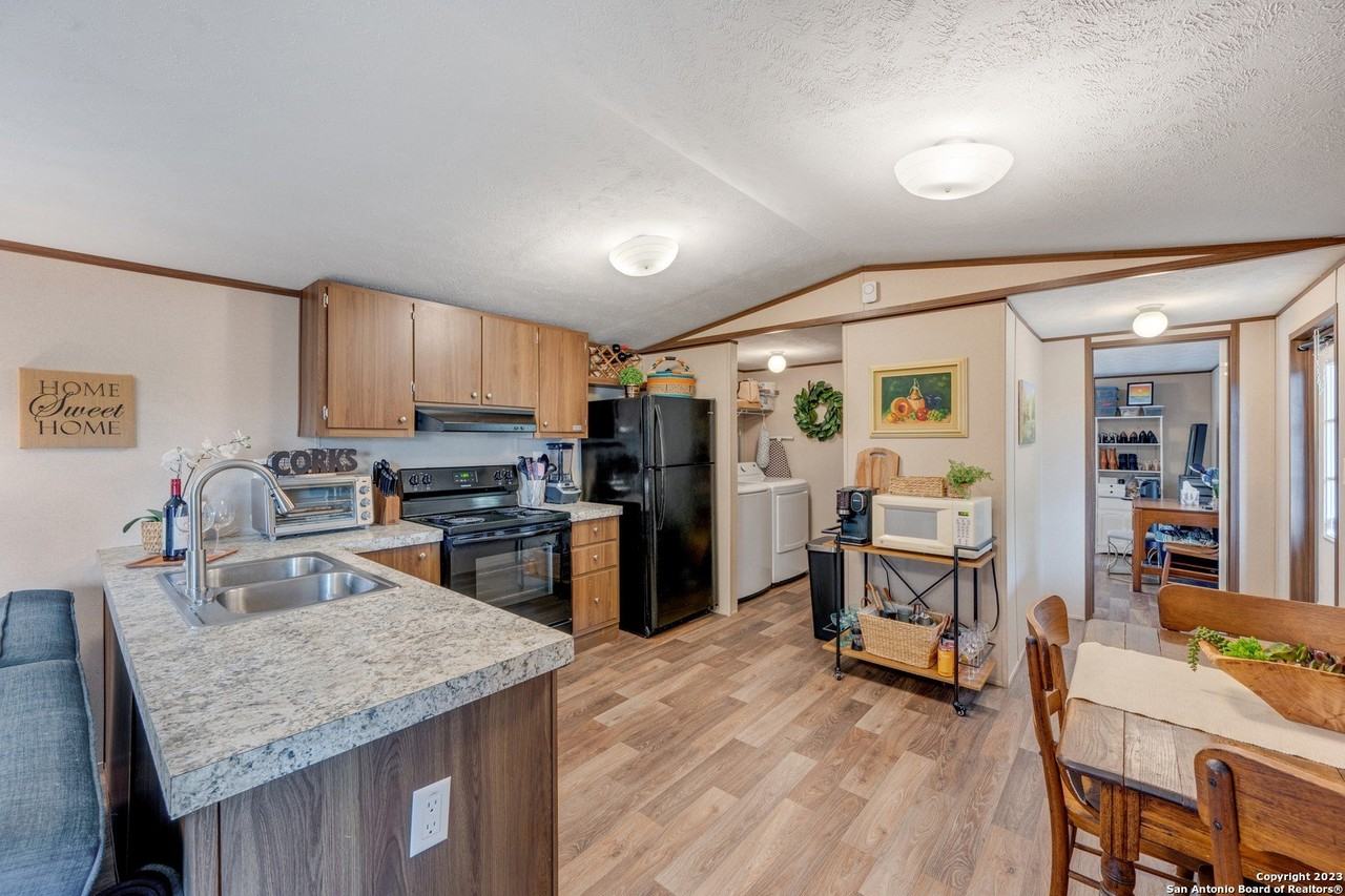 10450 Rebecca Creek Rd - Photo 4 of 12