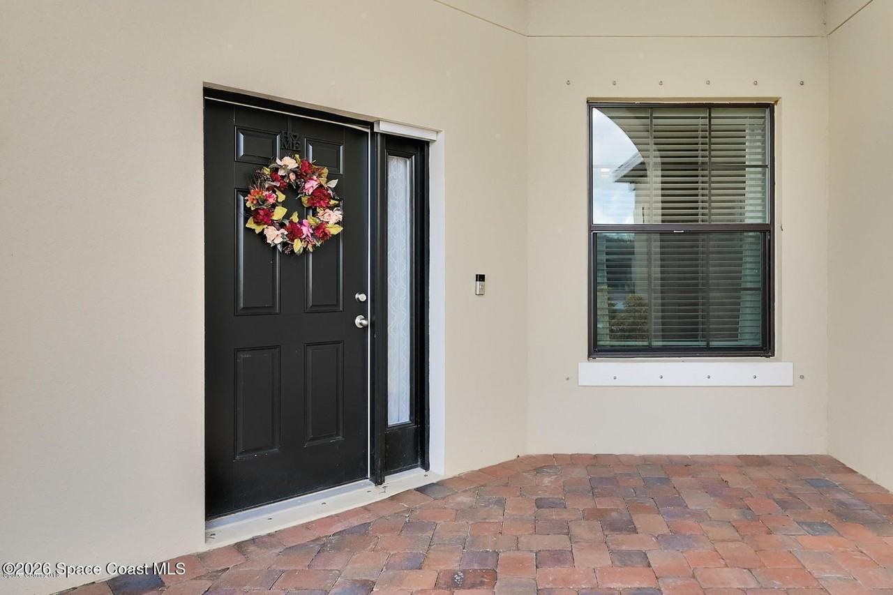 3320 Watergrass St - Photo 2 of 18