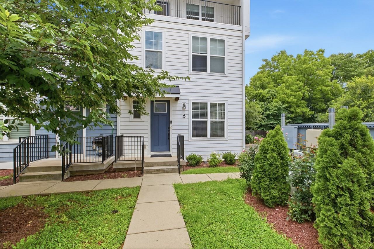 105 Duke St #6