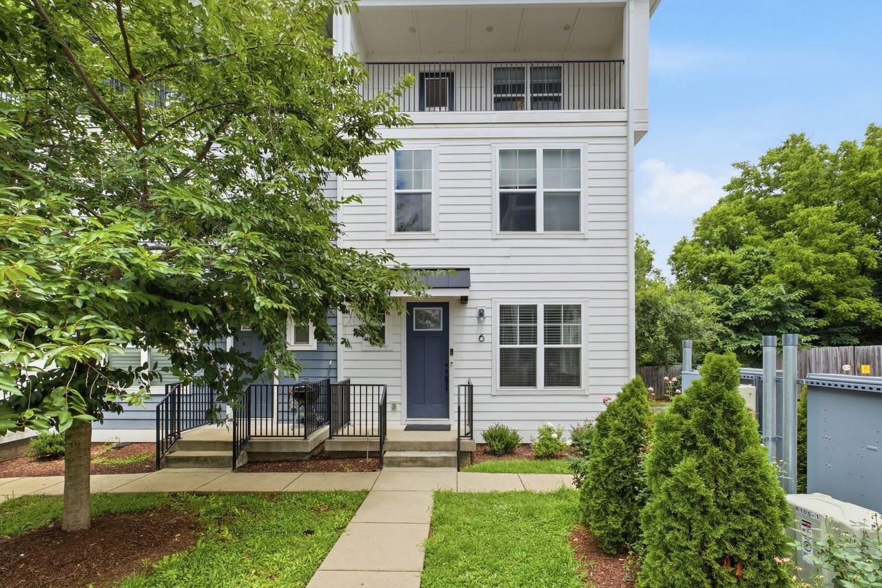 105 Duke St #6 - Photo 3 of 28