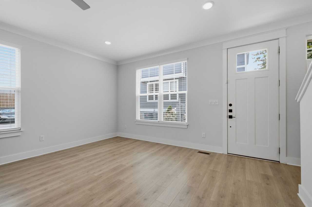 105 Duke St #6 - Photo 6 of 28