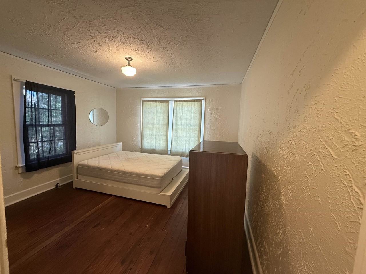 846 W Brevard St - Photo 5 of 12
