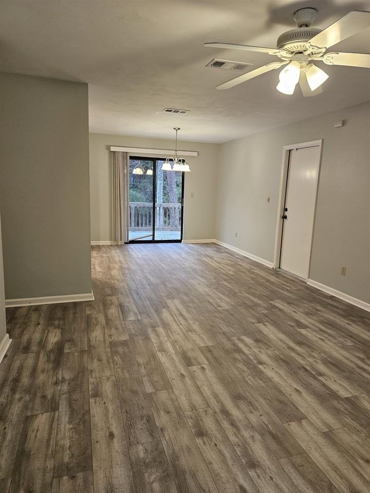 8224 Hunters Ridge Trl - Photo 2 of 30