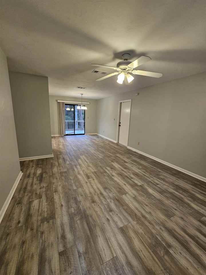 8224 Hunters Ridge Trl - Photo 3 of 30